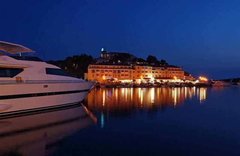 Maistra Select Riva Apartments Vrsar Exteriér fotografie